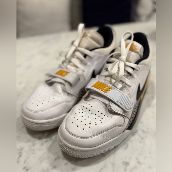 Men’s Jordan Legacy 312 Low, Black/Yelow Ochre/White, Sz 13, good pre owned cond - Picture 6 of 11